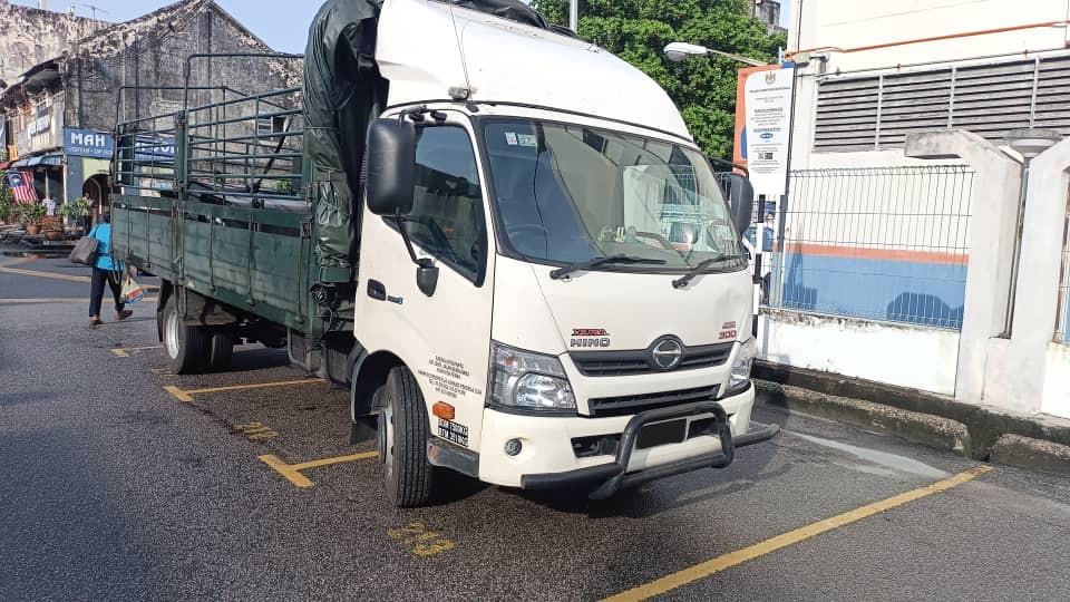Lorry Rental With or Without Manpower